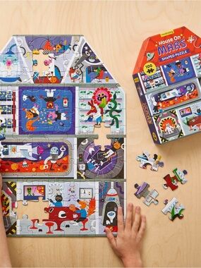 NWT Mudpuppy - House on Mars 100 Piece House-Shaped Puzzle